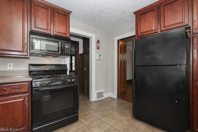 3780 Lowell Road, Cleveland Heights, OH - Photo 6