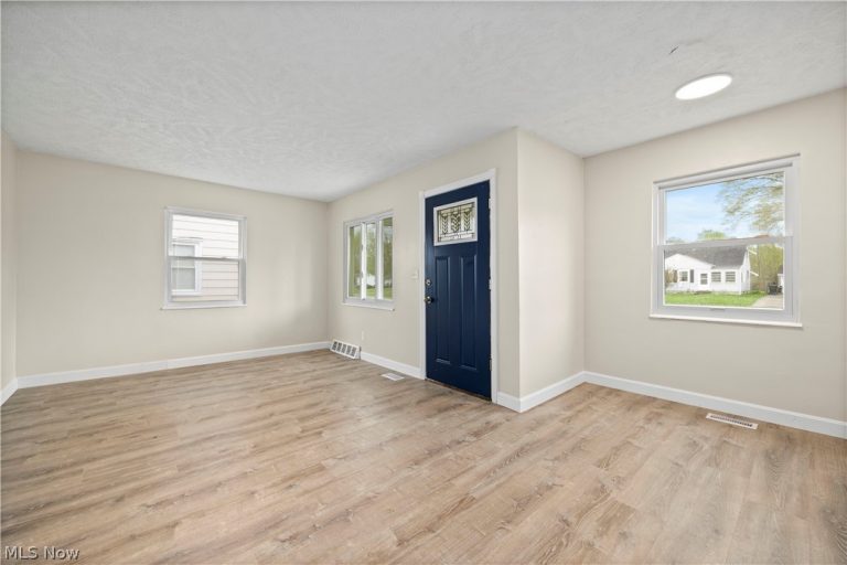 624 Eastern Heights Boulevard, Elyria, OH - Photo 3