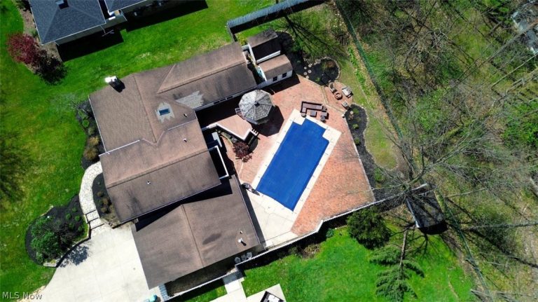 381 Hickory Hill Road, Chagrin Falls, OH - Photo 2