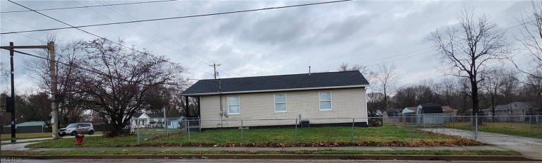 3002 Harmont Avenue, Canton, OH - Photo 4