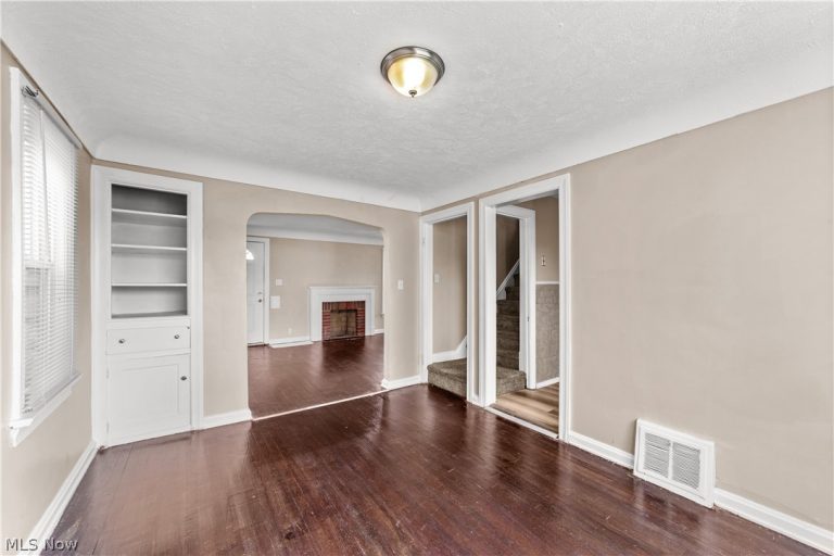 17904 Neff Road, Cleveland, OH - Photo 8