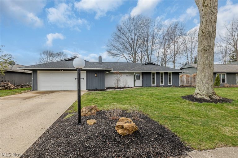 10810 Gate Post Road, Strongsville, OH - Photo 2