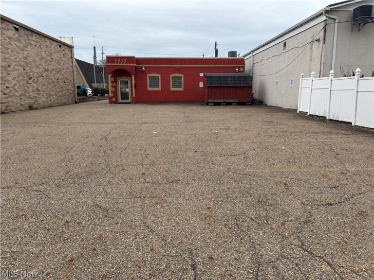 4933 Tuscarawas Street, Canton, OH - Photo 3