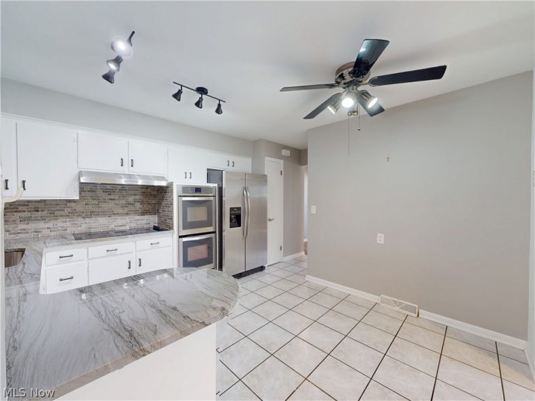 2063 Marshfield Road, Mayfield Heights, OH - Photo 8