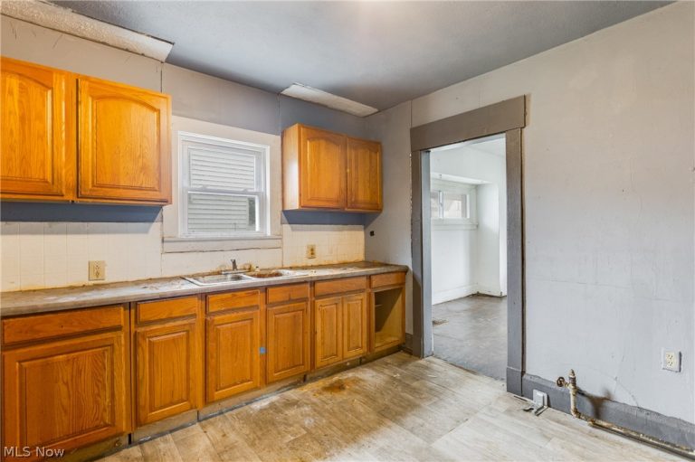 3005 Rush Boulevard, Youngstown, OH - Photo 2