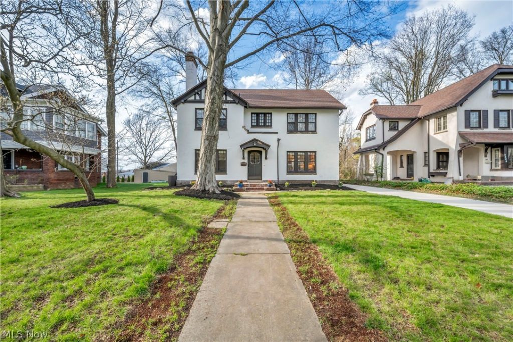 2885 Edgehill Road, Cleveland Heights, OH