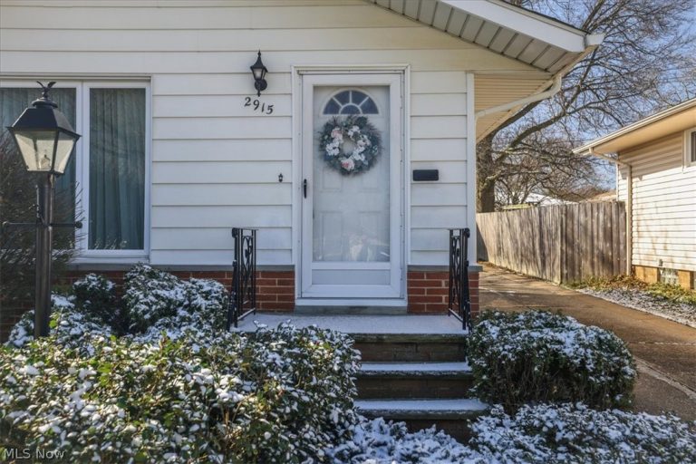 2915 Friar Drive, Parma, OH - Photo 2