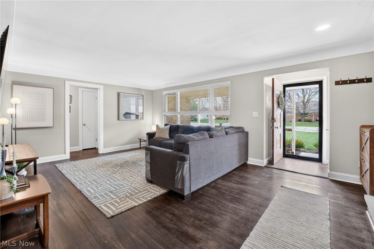 4527 Ranchview Avenue, North Olmsted, OH - Photo 4