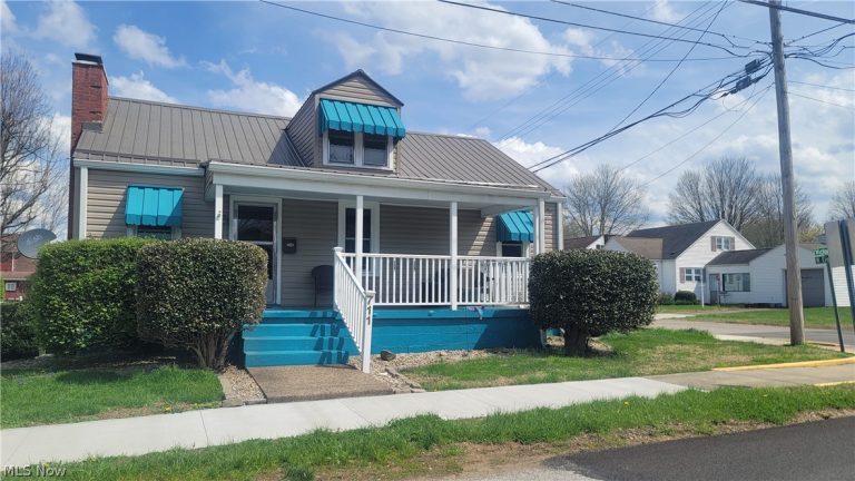 711 Victoria Avenue, Williamstown, WV, 26187
