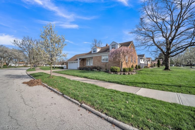 16879 Brinbourne Avenue, Middleburg Heights, OH - Photo 6