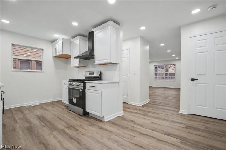 2911 102nd Street, Cleveland, OH - Photo 8