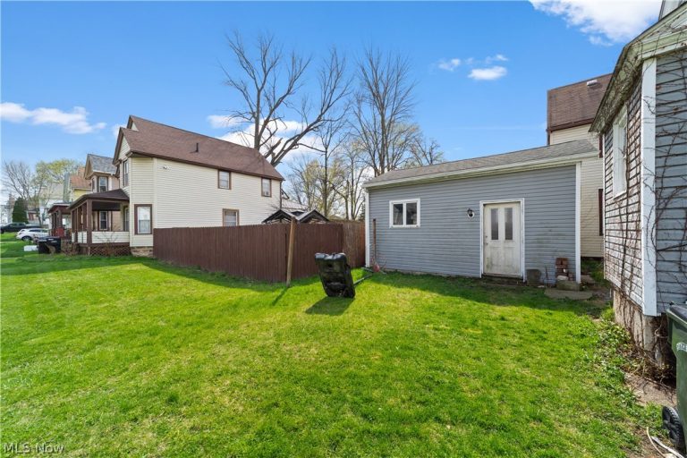 122 Elbe Street, Elyria, OH - Photo 3