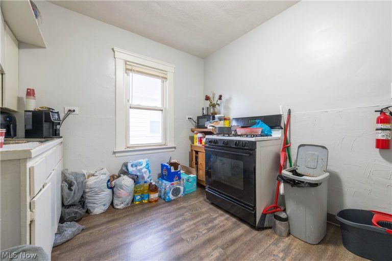 4004 52nd Street, Newburgh Heights, OH - Photo 8