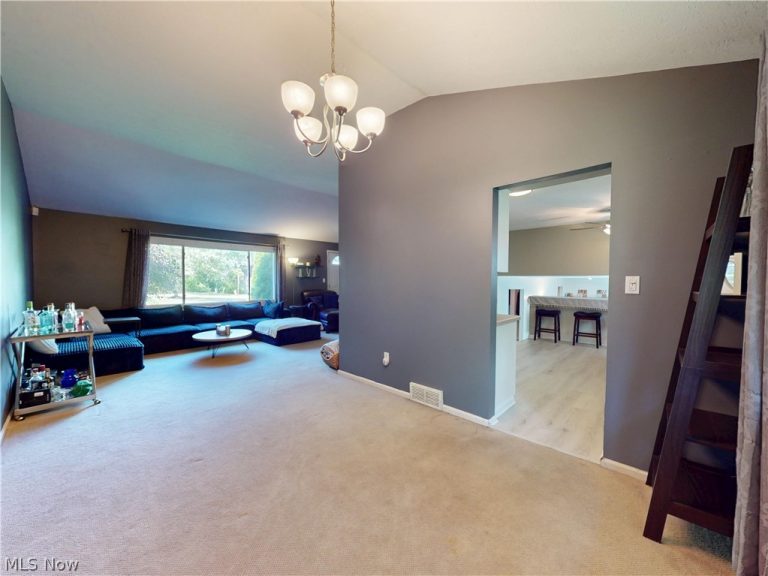 38280 Fox Run Drive, Solon, OH - Photo 8