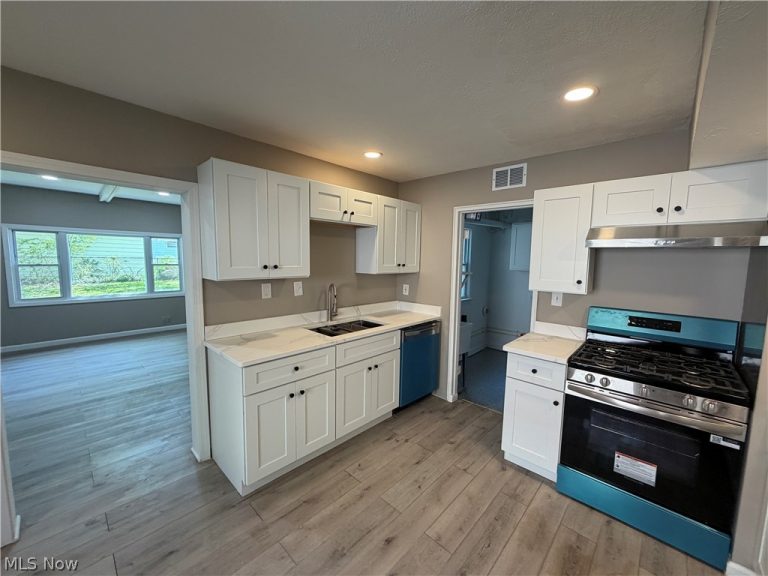 21270 Priday Avenue, Euclid, OH - Photo 5