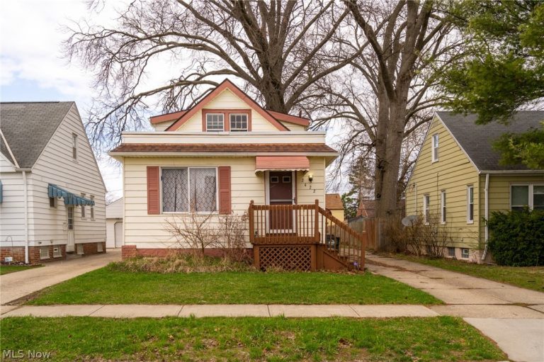 2422 North Avenue, Parma, OH, 44134