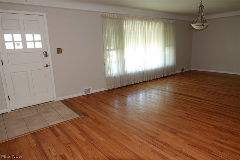 1661 Chelmsford Road, Mayfield Heights, OH - Photo 8