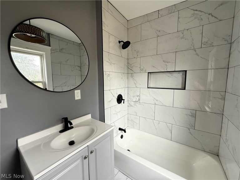 12005 Farringdon Avenue, Cleveland, OH - Photo 6