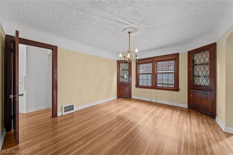 18427 Winslow Road, Shaker Heights, OH - Photo 8