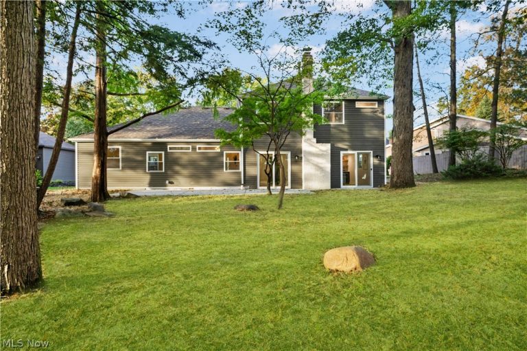 20121 Driftwood Court, Strongsville, OH - Photo 3