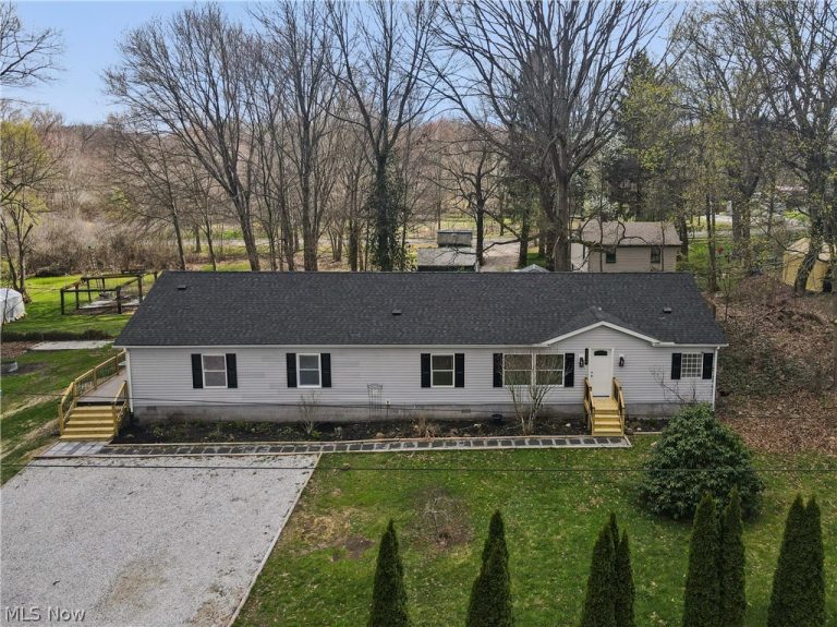 2806 Pomatan Avenue, Akron, OH - Photo 2