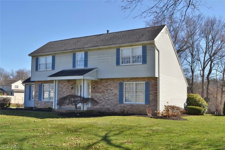 6566 Hythe Street, Canton, OH - Photo 2