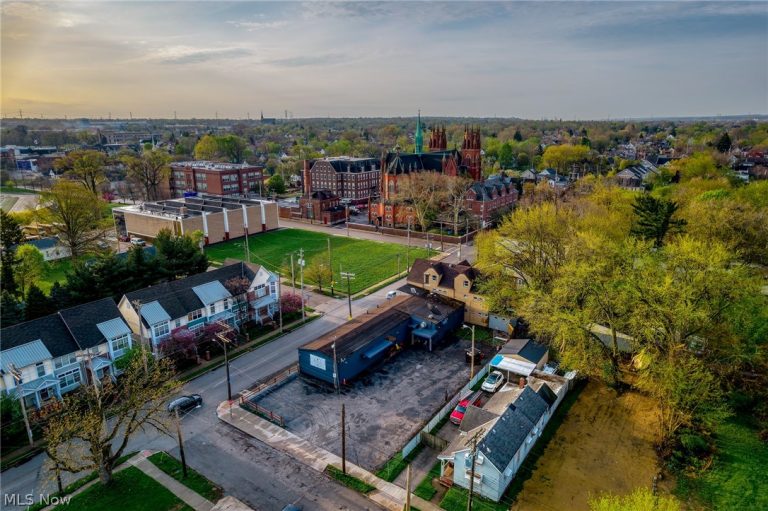 3614 65th Street, Cleveland, OH - Photo 4