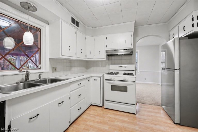 312 Montrose Avenue, Canton, OH - Photo 2