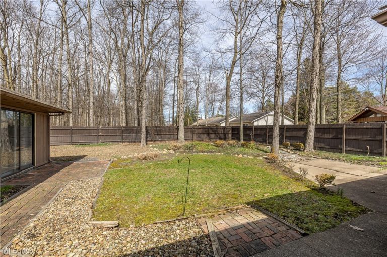 17338 Ridge Creek Road, Strongsville, OH - Photo 5