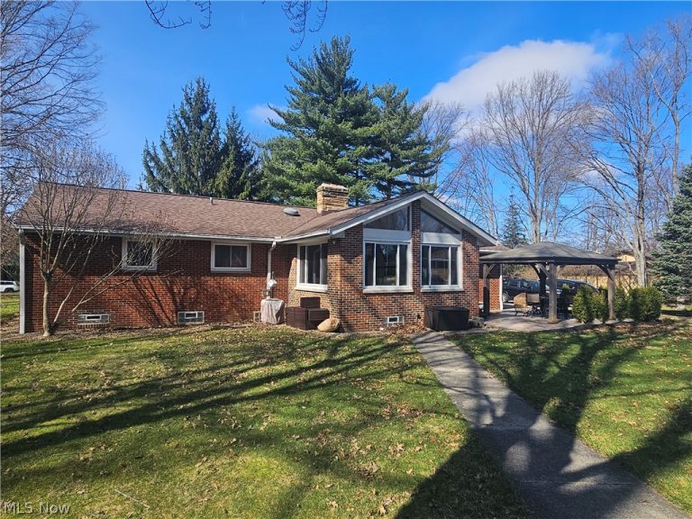 3015 Rockefeller Road, Willoughby Hills, OH - Photo 4