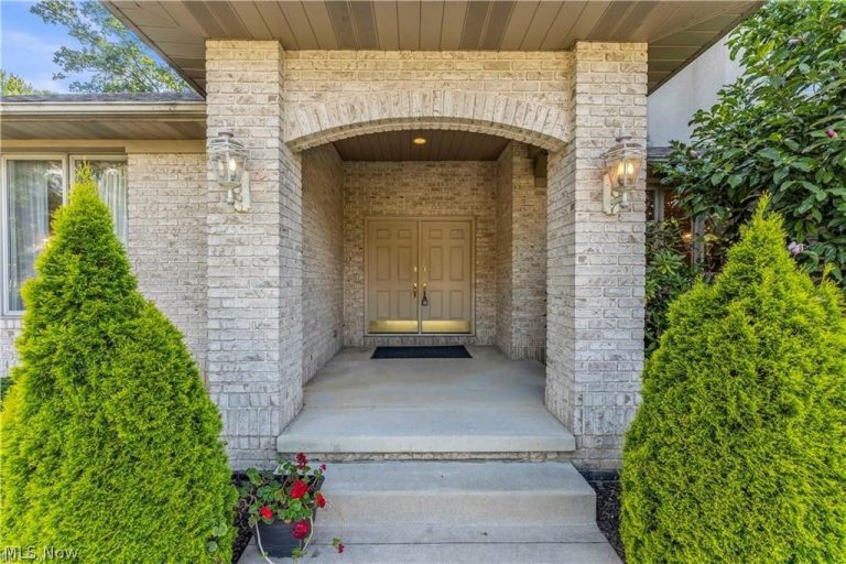 416 Castle Pines Drive, Akron, OH - Photo 5