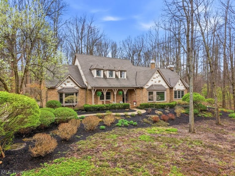 7751 Chagrin Road, Chagrin Falls, OH, 44023