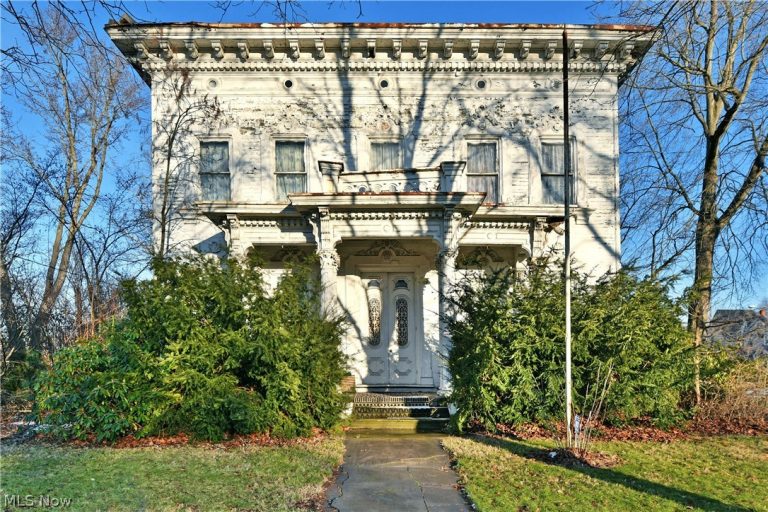 720 Mahoning Avenue, Warren, OH, 44483