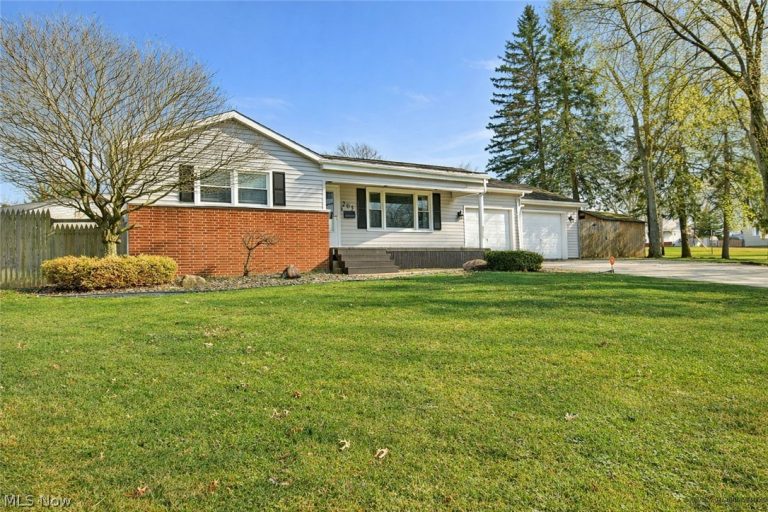 203 Aldrich Road, Austintown, OH - Photo 2