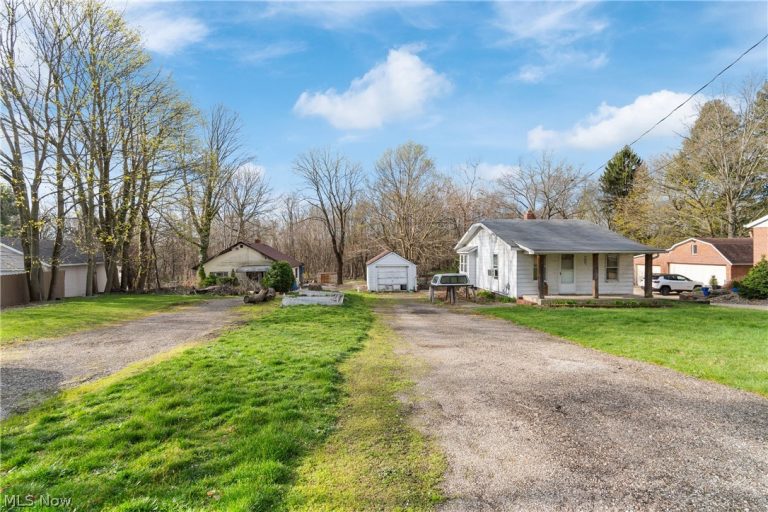 1664 Woods Road, Akron, OH - Photo 5