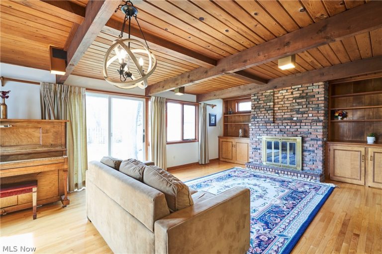 1360 Croyden Road, Lyndhurst, OH - Photo 6