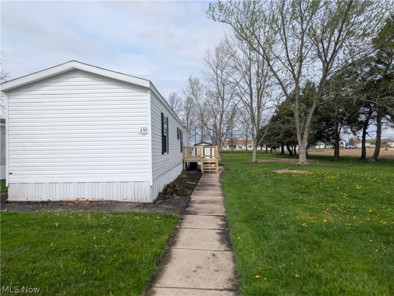 135 Kenny Brook Lane, Elyria, OH, 44035