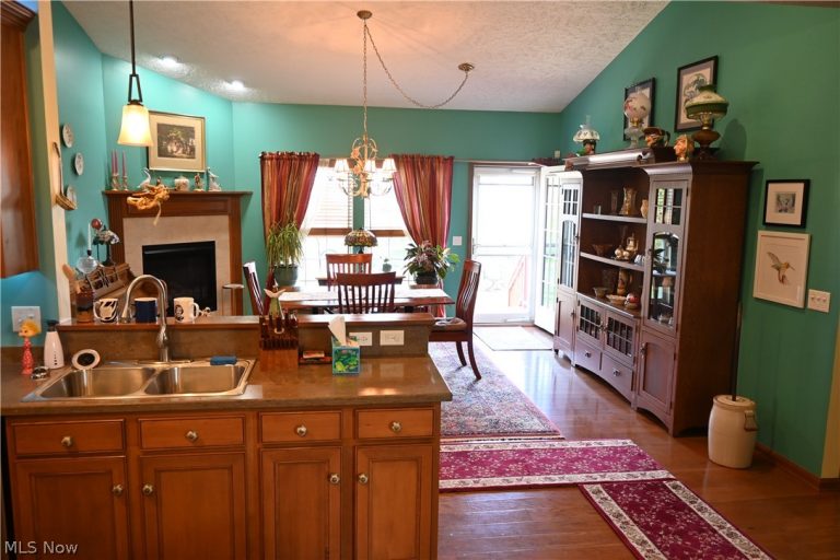 3932 Courtyard Drive, Lorain, OH - Photo 6