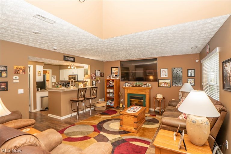 13667 Woodcroft Trace, North Royalton, OH - Photo 6