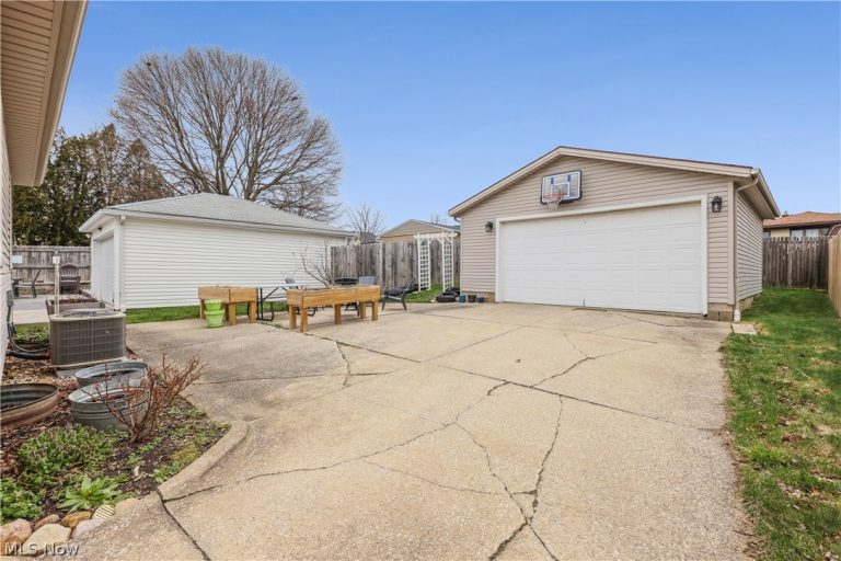 565 Lansing Road, Akron, OH - Photo 4