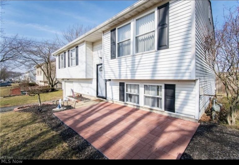 5630 Stanford Avenue, Austintown, OH - Photo 2