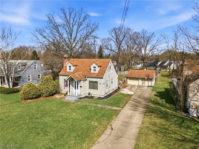 2138 Hermosa Drive, Youngstown, OH - Photo 2