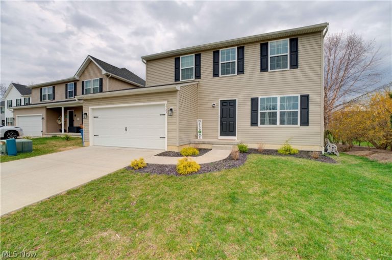 3523 Magnolia Drive, Lorain, OH - Photo 2