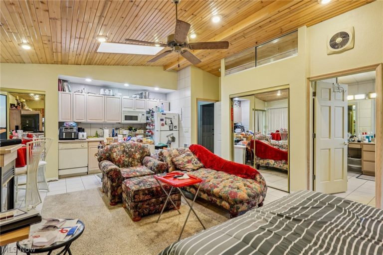 1886 James B Drive, McDonald, OH - Photo 6