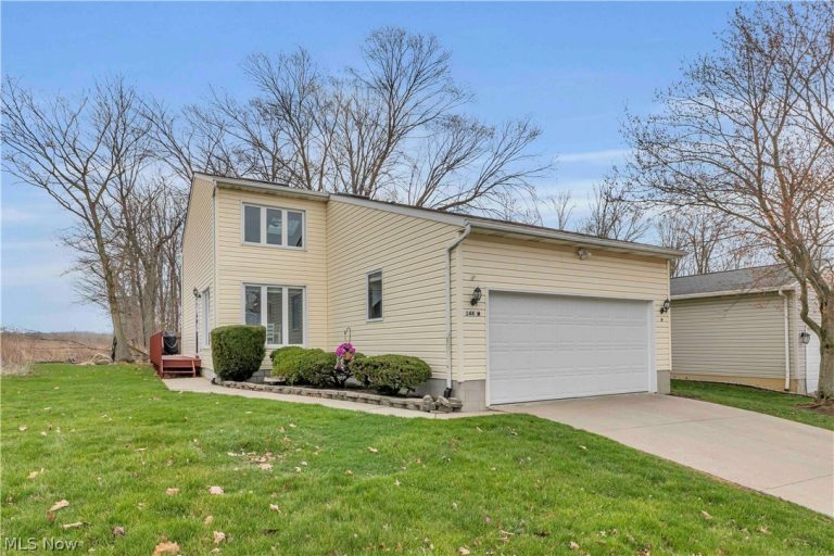 144 Royal Crest Drive #M, Seville, OH, 44273