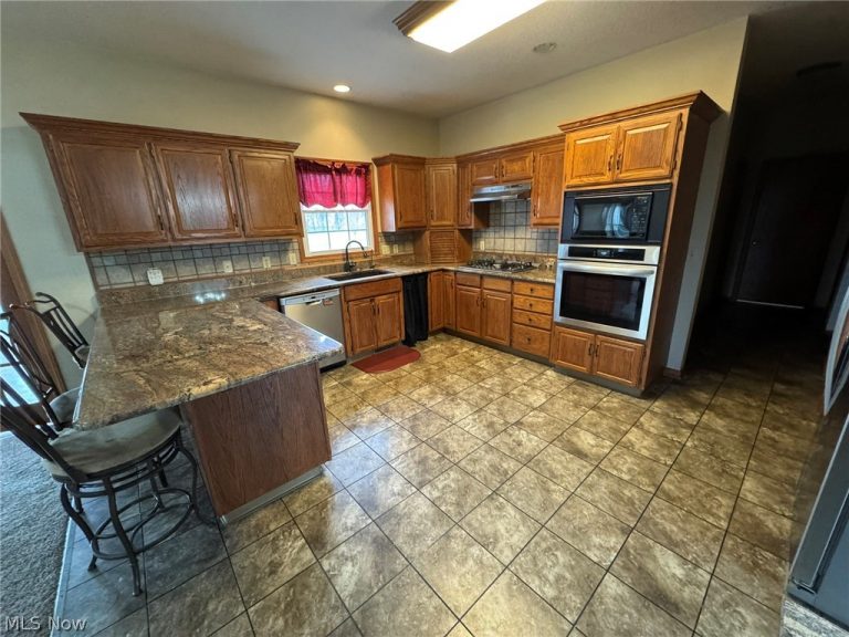 1965 Augusta Drive, Massillon, OH - Photo 5