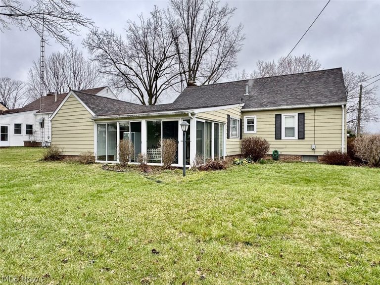 1038 Vincent Boulevard, Alliance, OH - Photo 2