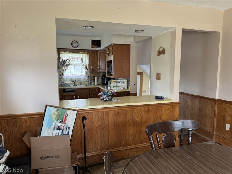 2112 Warren Avenue, Akron, OH - Photo 8