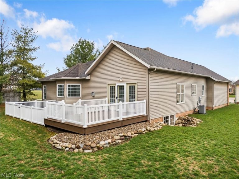 2041 Penhurst Circle, North Canton, OH - Photo 2