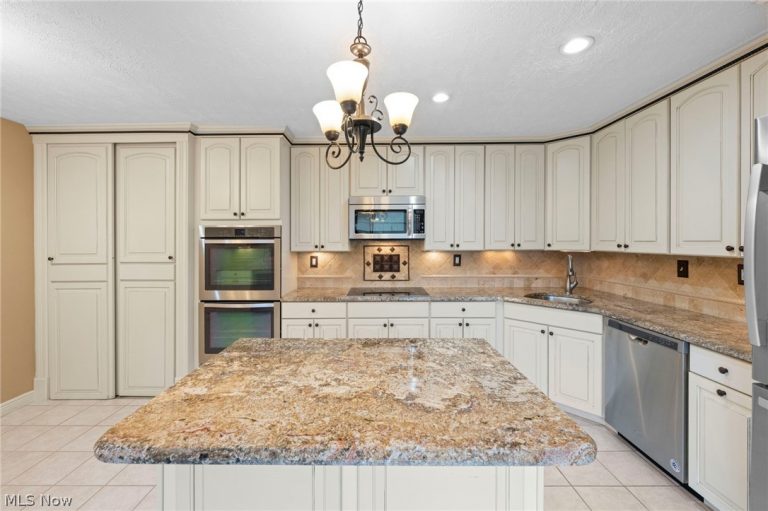 17310 Otani Court, Strongsville, OH - Photo 8